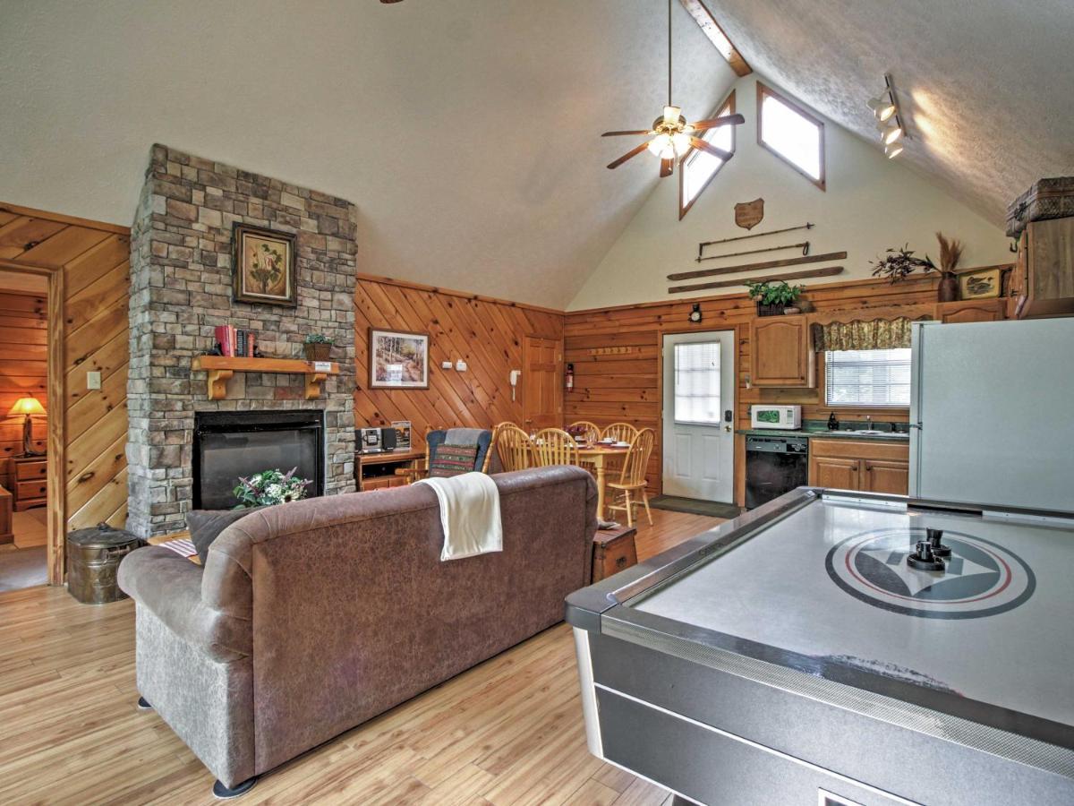 Idyllic Cabin With Hot Tub Less Than 2 Mi To Dollywood! Sevierville Kültér fotó