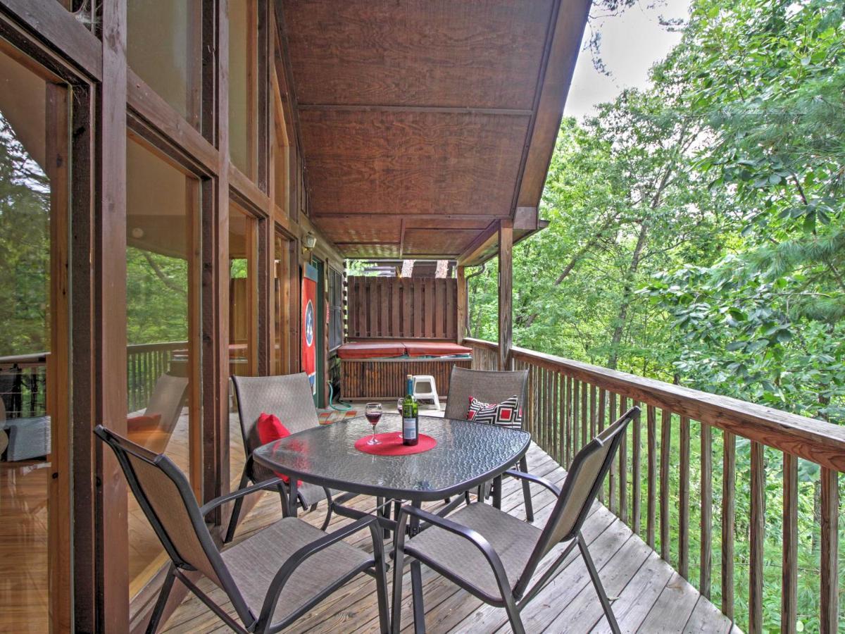 Idyllic Cabin With Hot Tub Less Than 2 Mi To Dollywood! Sevierville Kültér fotó