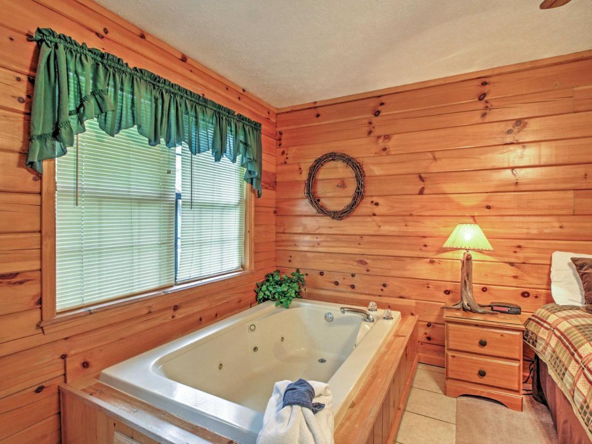 Idyllic Cabin With Hot Tub Less Than 2 Mi To Dollywood! Sevierville Kültér fotó