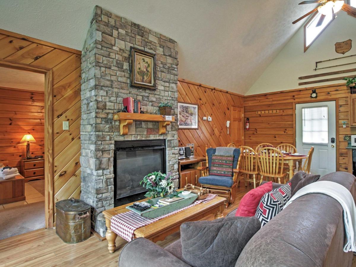 Idyllic Cabin With Hot Tub Less Than 2 Mi To Dollywood! Sevierville Kültér fotó